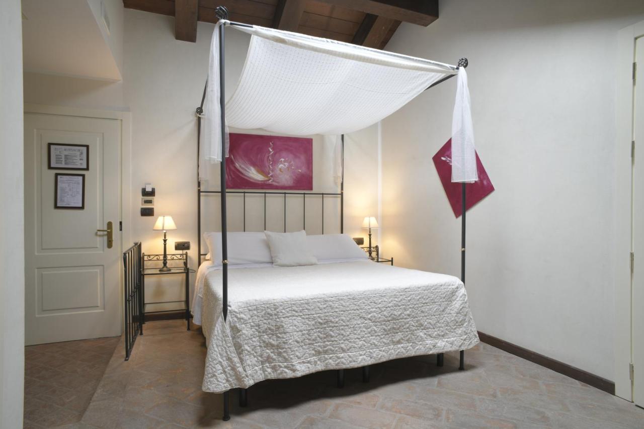 Relais Bella Rosina Pool & Spa La Cassa Luaran gambar