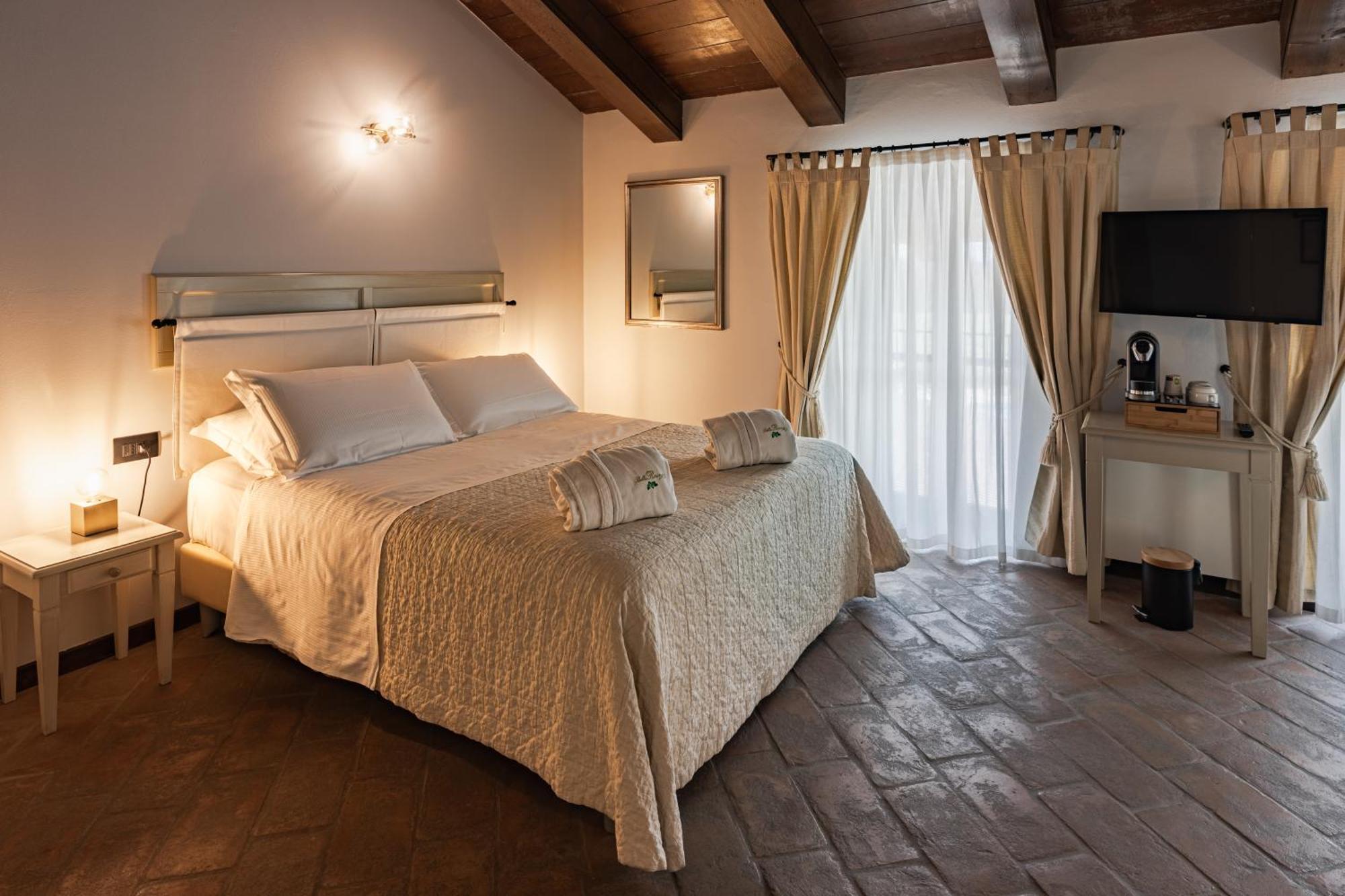 Relais Bella Rosina Pool & Spa La Cassa Luaran gambar