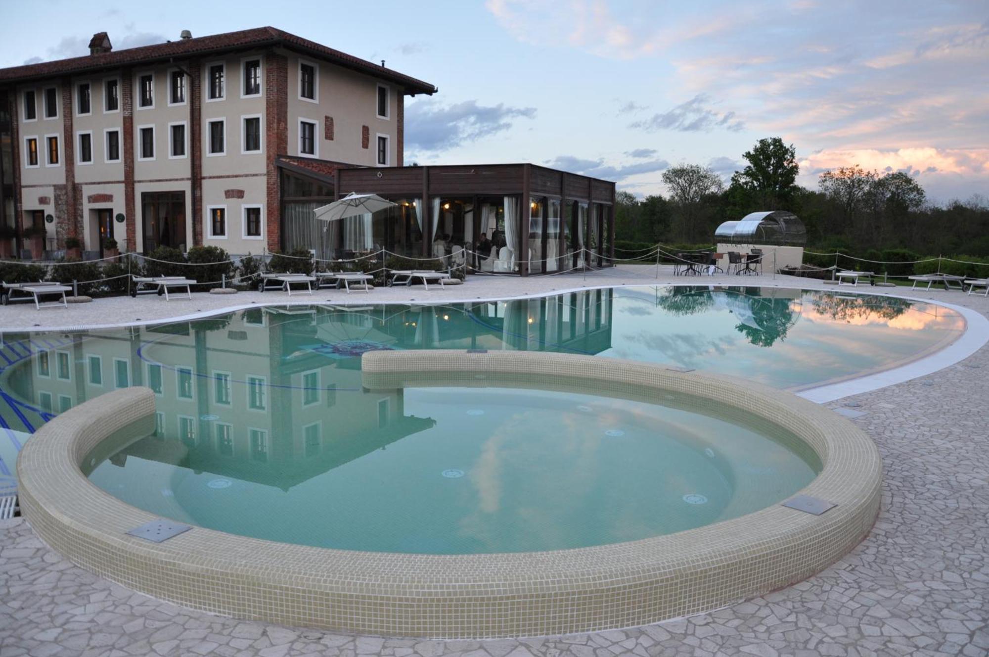 Relais Bella Rosina Pool & Spa La Cassa Luaran gambar
