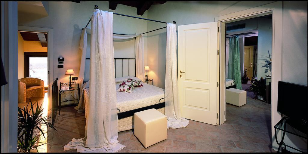 Relais Bella Rosina Pool & Spa La Cassa Luaran gambar