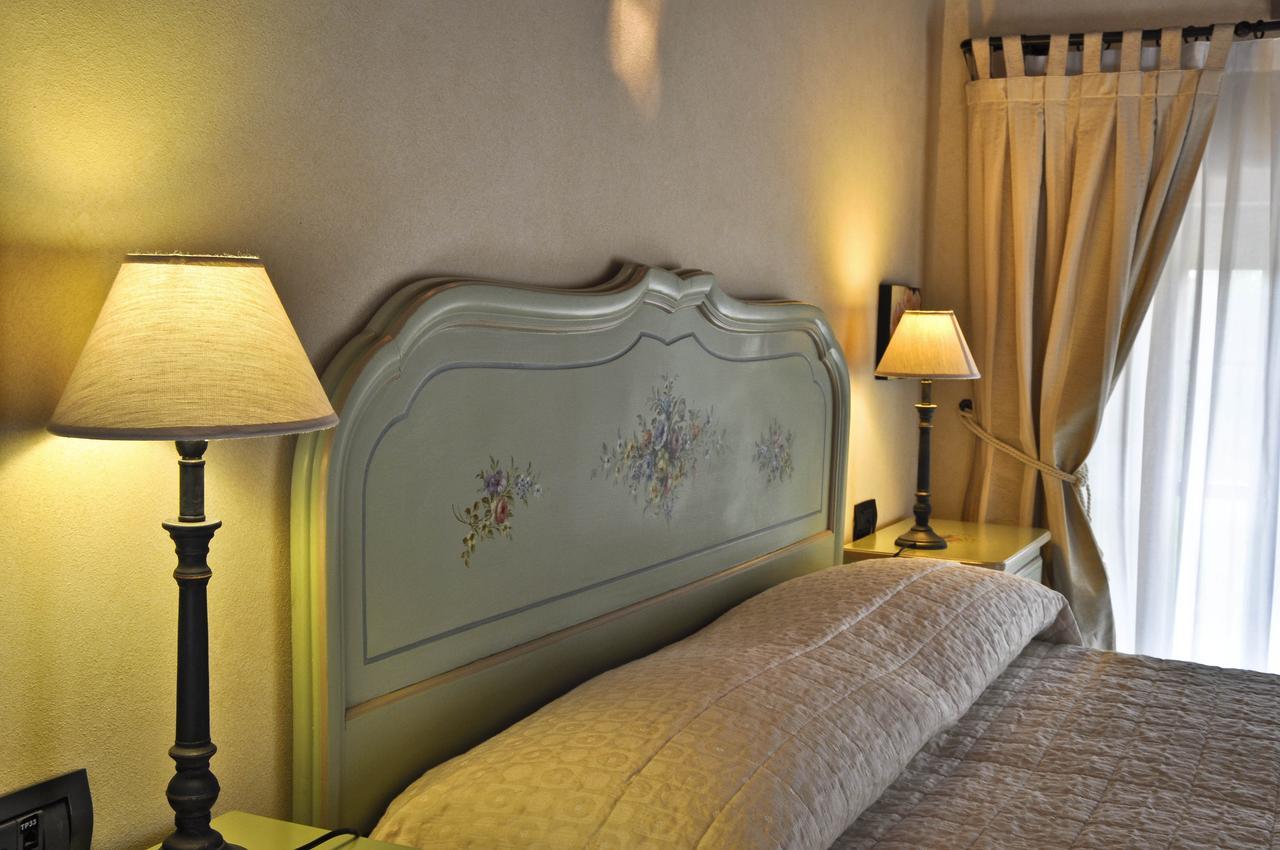 Relais Bella Rosina Pool & Spa La Cassa Bilik gambar